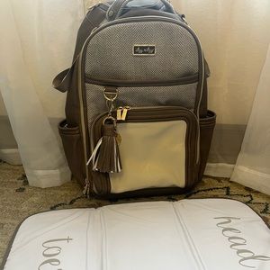 NWOT Vanilla Latte ITZY RITZY Boss Bag